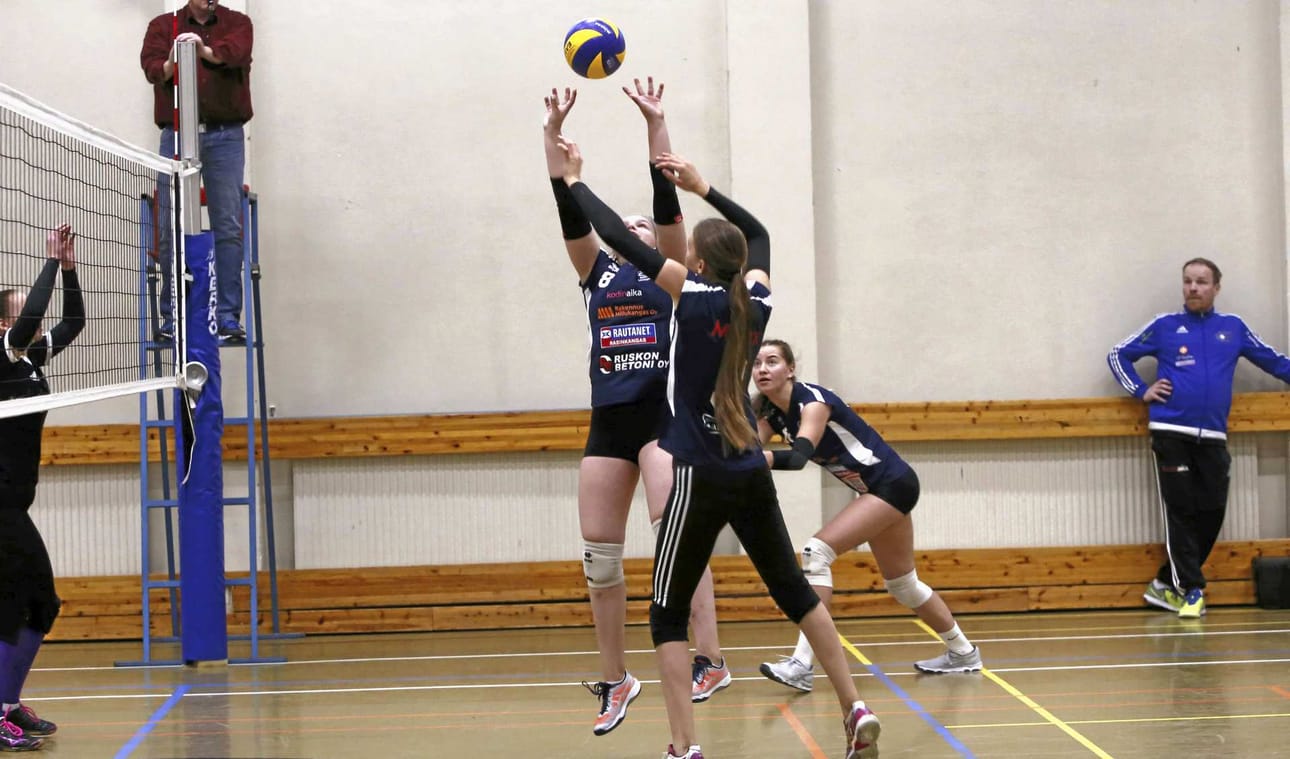 Raahe Powerin passari Netta Saarela jakeli passeja muun muassa Inka Mehtolalle, kun paikka neljän parhaan joukossa säilyi Kuortaneella.