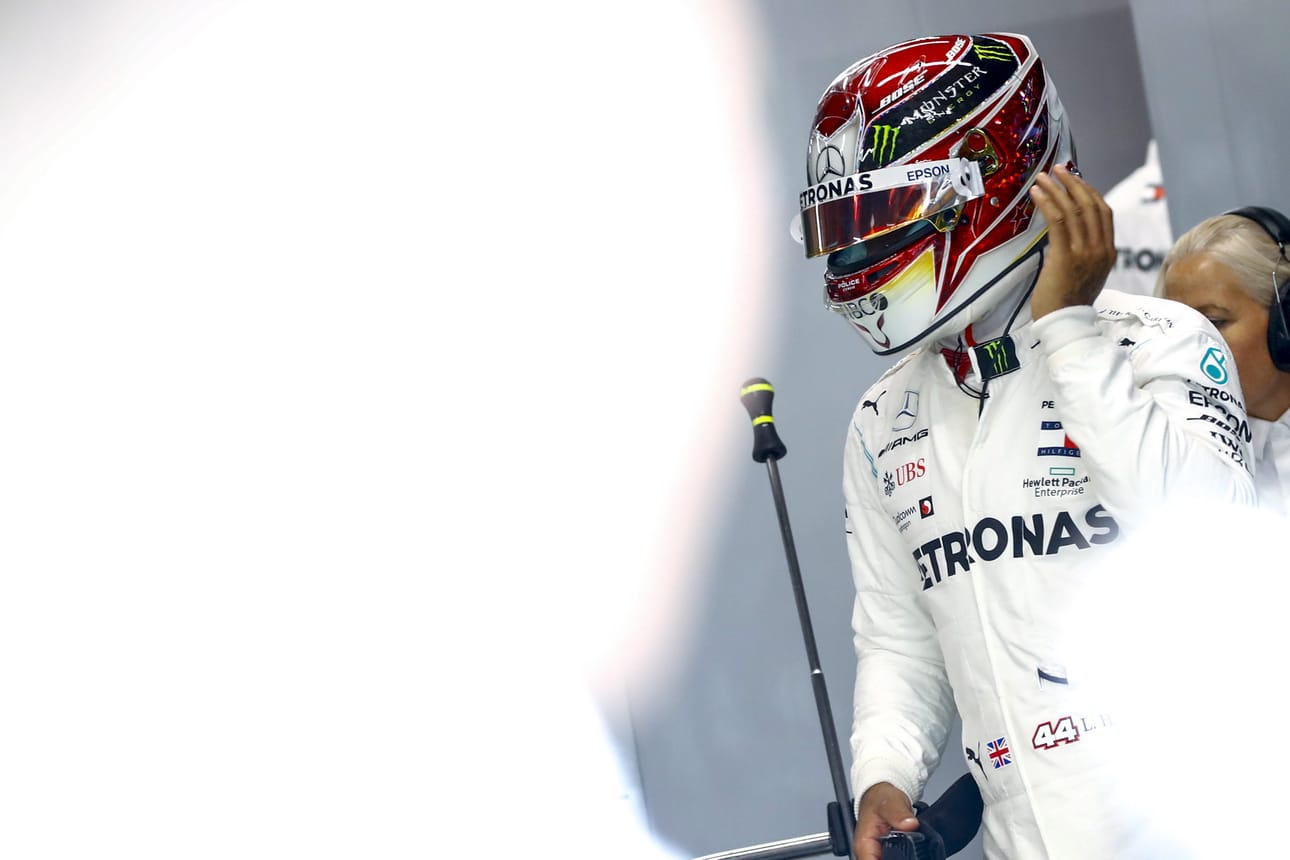 Lewis Hamilton ajoi kärkivauhtia Singaporen illassa.