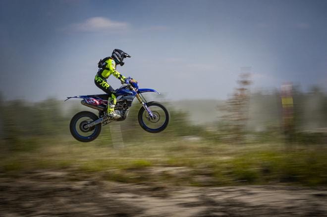 Eero Remes oli lentokelissä Sotkan moottoriradalla järjestetyssä cross countryn SM-kilpailussa. KUVA: MAIJA SAANIO