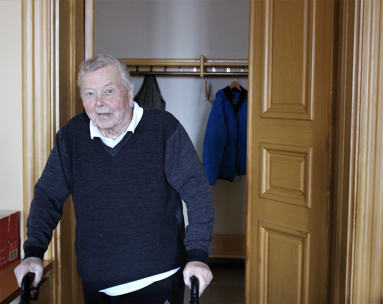 Hans Ingvesgård (r.) kannatti asian jättämistä pöydälle teknisen lautakunnan kokouksessa.