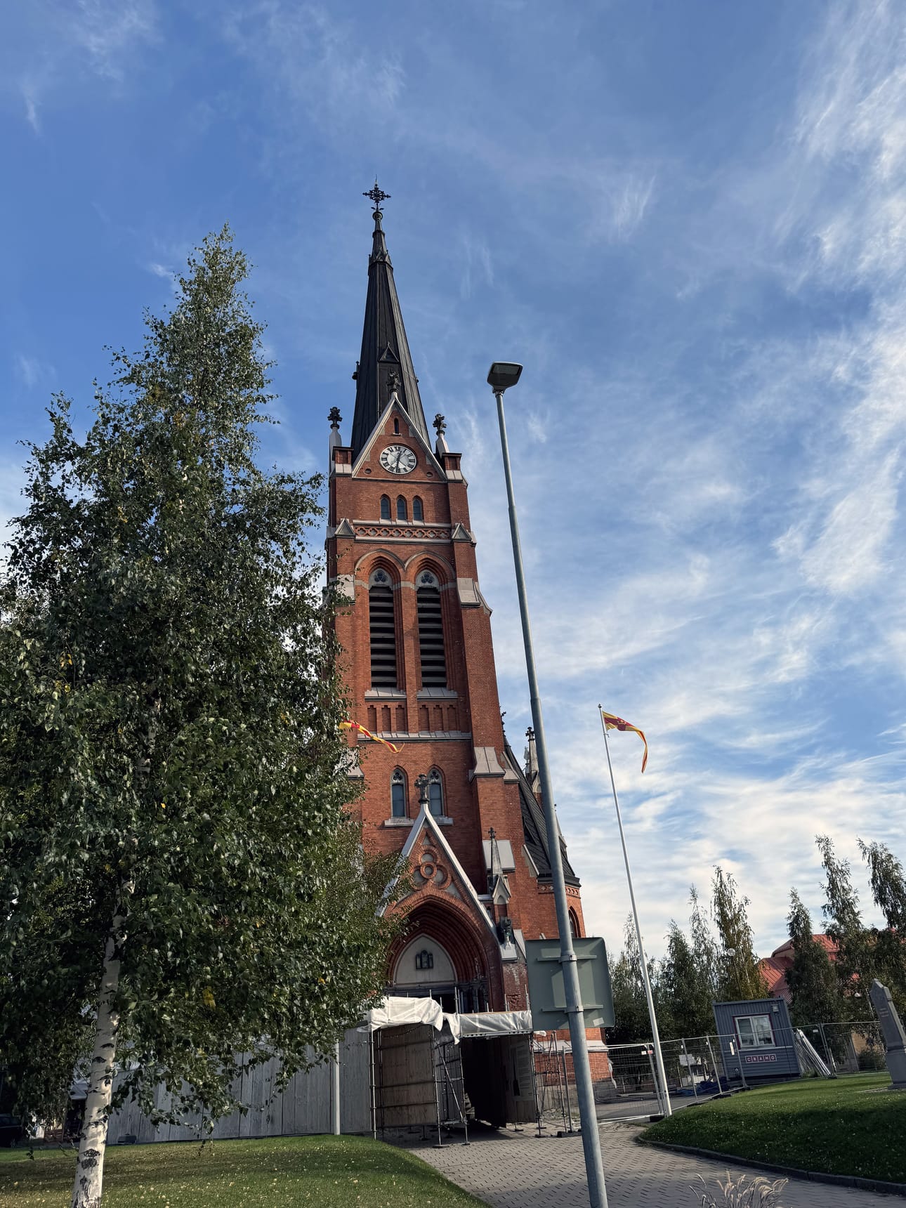 Luulajan tuomiokirkkoseurakunnan palveluksessa olleen papin työkoneelta löytyi arkaluontoista lapsipornoa.