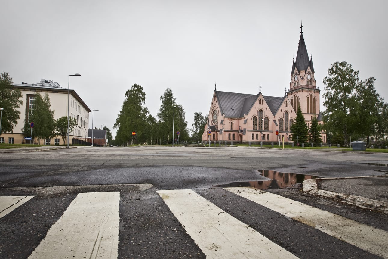 Kirjoittaja toivoo, että ihmiset maksavat veronsa sinne, missä asuvat. Kuva on Kemistä.