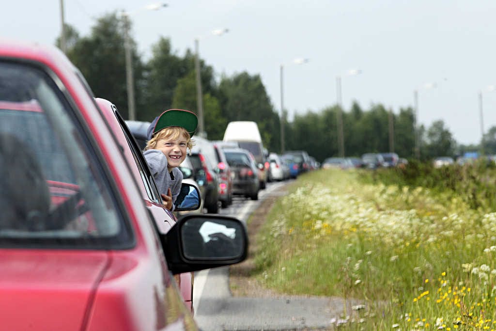 Liikenne ruuhkautui lauantaina pahoin Limingan ja Lumijoen välillä.