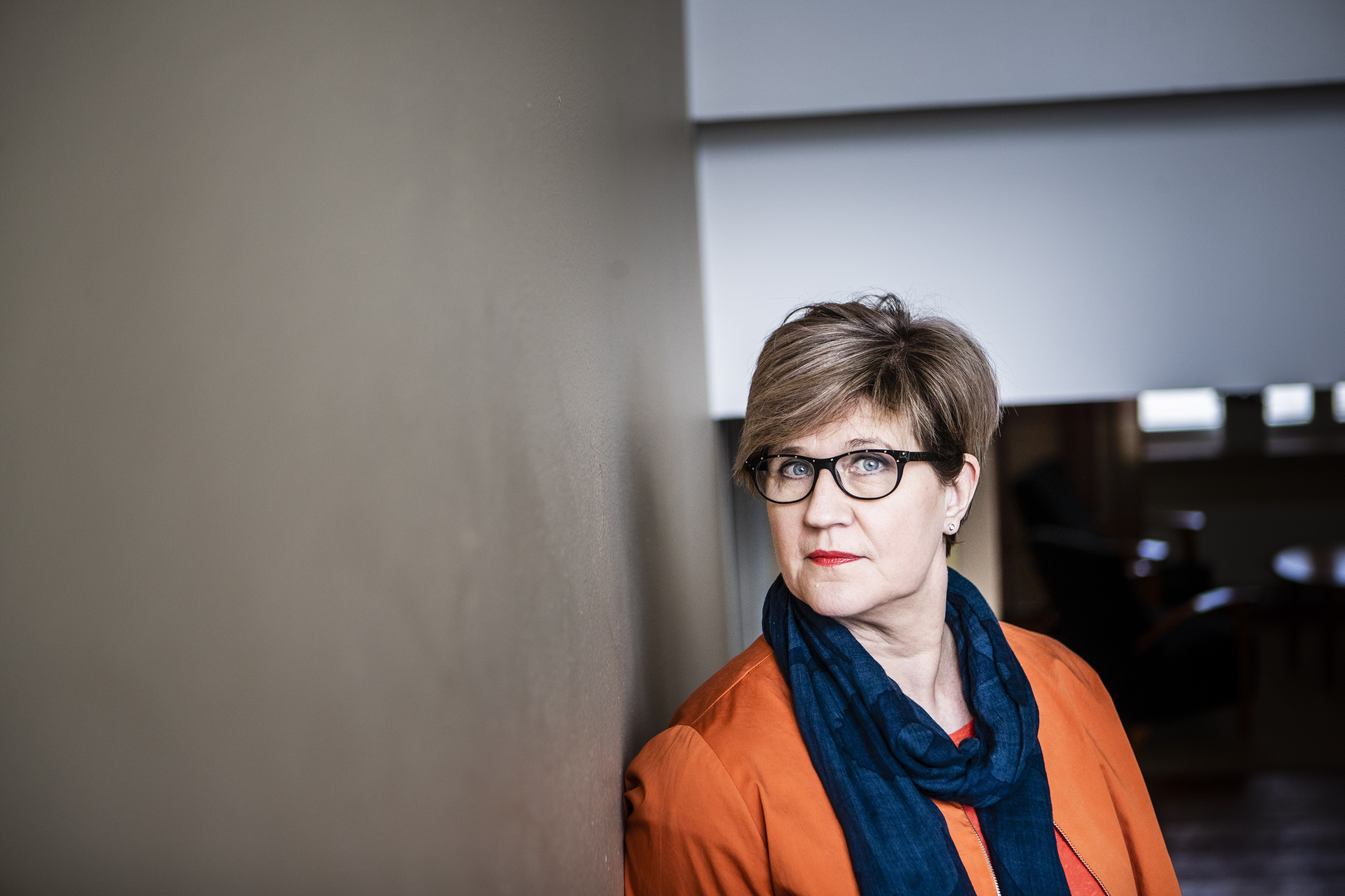 Liian vähän henkilökuntaa, puutteellisia lääkintälupia – kuinka vanhustenhoidon epäkohdat tapahtuivat aivan valvontaviranomaisten silmien alla?
