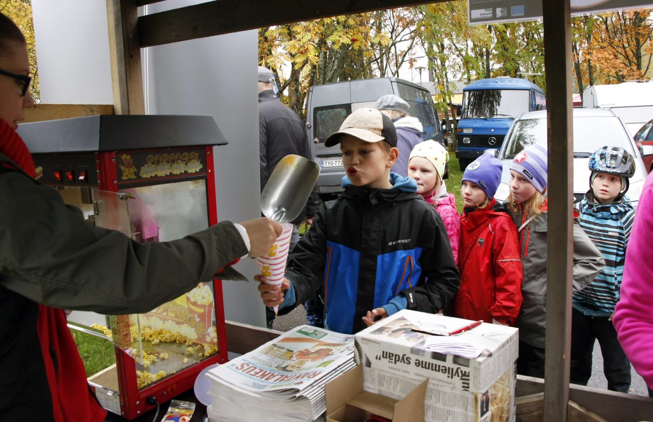 Rantalakeuden kojulla popparit tekivät kauppansa.