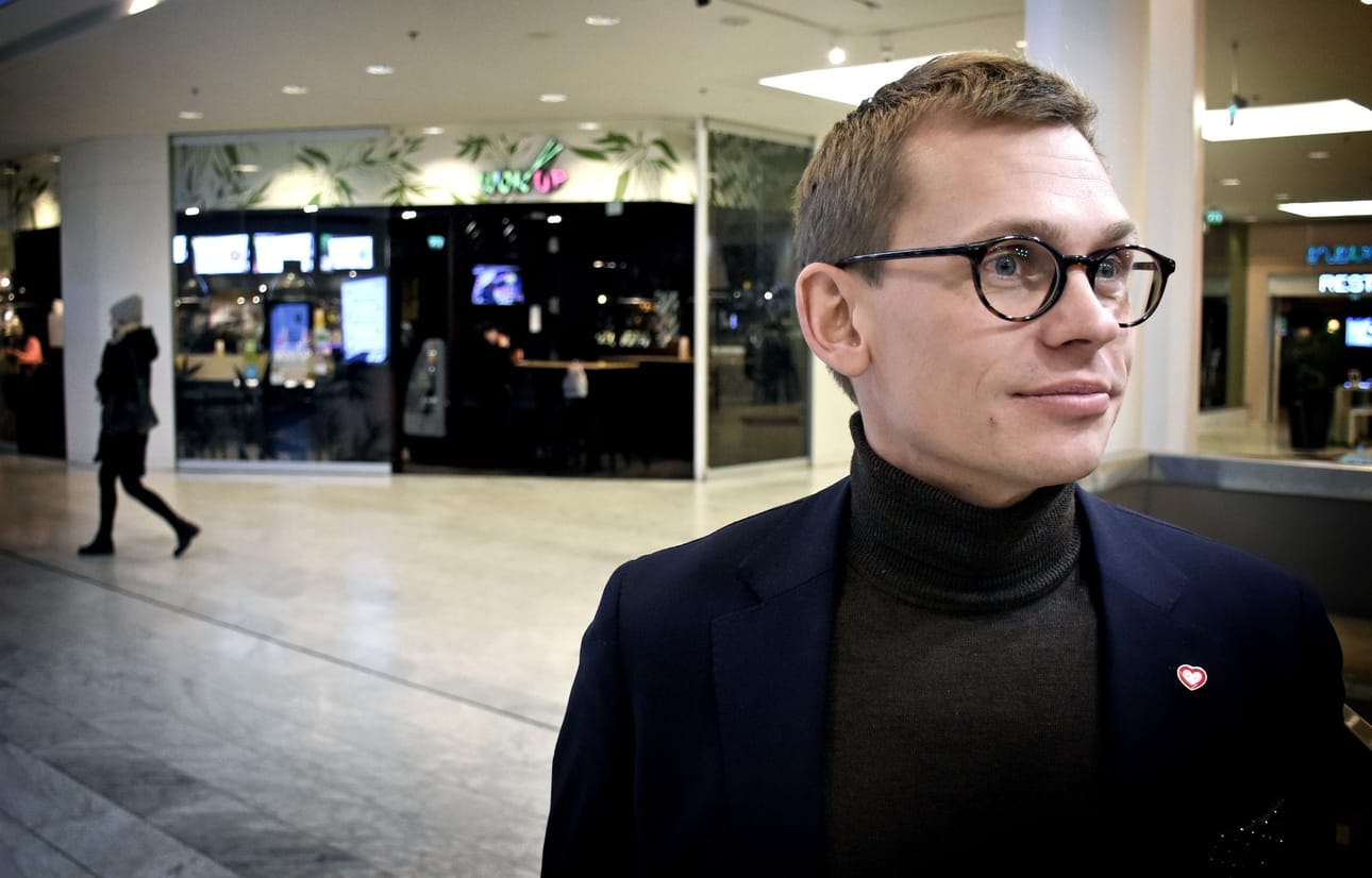 SDP:n puoluesihteeri Antton Rönnholm kummeksuu Orpon kommentteja.