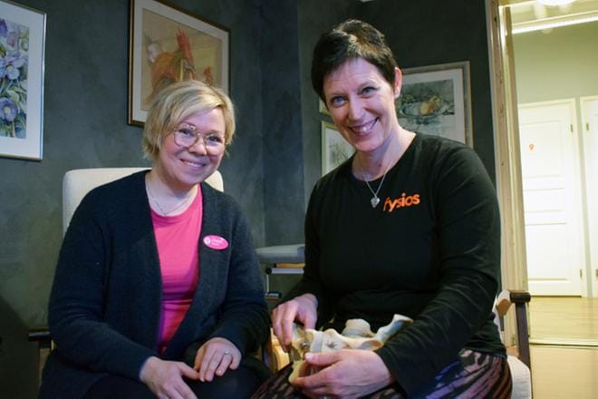 Heidi Hintermeyer ja Minna-Sisko Koivumäki järjestävät Workshopin, jossa he johdattavat odottavia äitejä kohti kivuttomampaa raskausaikaa sekä synnytyskokemusta. Kuva: Katja Lahti