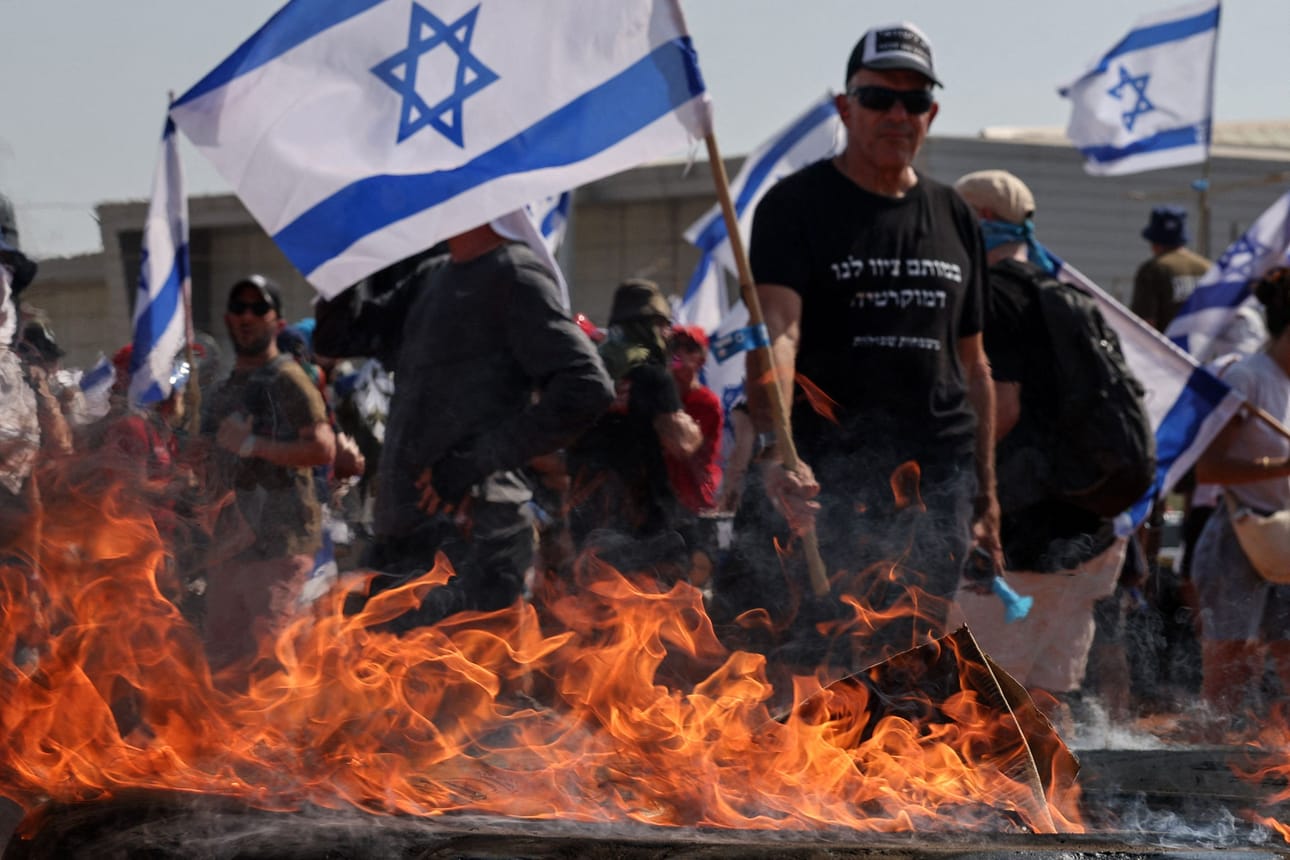 Valtavat mielenosoitukset pääministeri Benjamin Netanjahun hallitusta vastaan ovat jatkuneet Israelissa jo lähes yhdeksän kuukautta. LEHTIKUVA/AFP