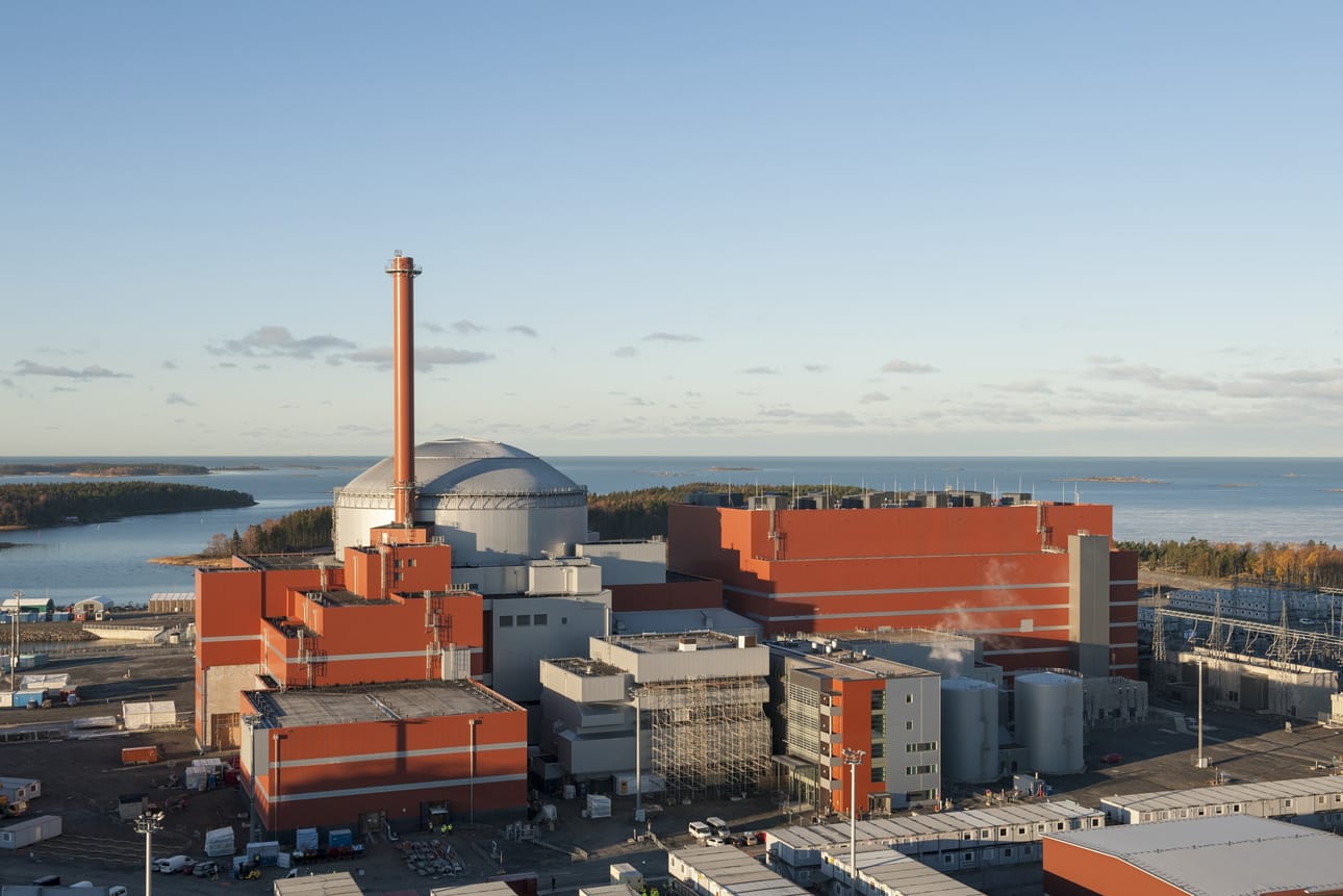 Teollisuuden Voima Oy:n ydinvoimayksikkö Olkiluoto 3 Eurajoella jää historiaan myös jättimäisistä rakentamisajan ongelmista.