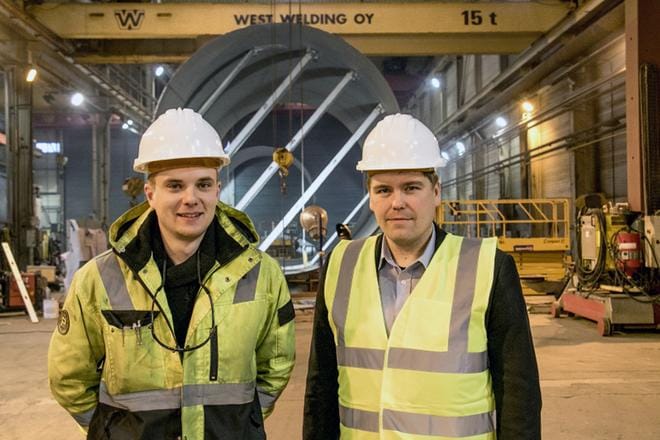 West Weldingin konepajalla tuotantopäällikkö Matti Tuomisto ja projektijohtaja Panu Perasto uskovat yhtiön pääomistajan vaihtumisen olevan hyvä juttu Teuvan yksikön kannalta. KUVA: JORMA HAVULA