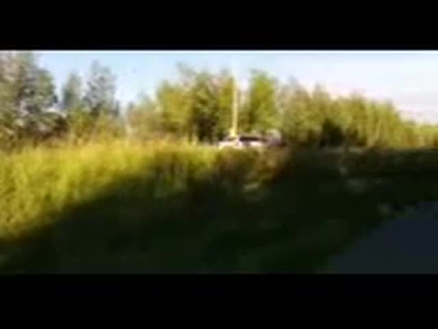 Poliisi ajaa takaa skootteria