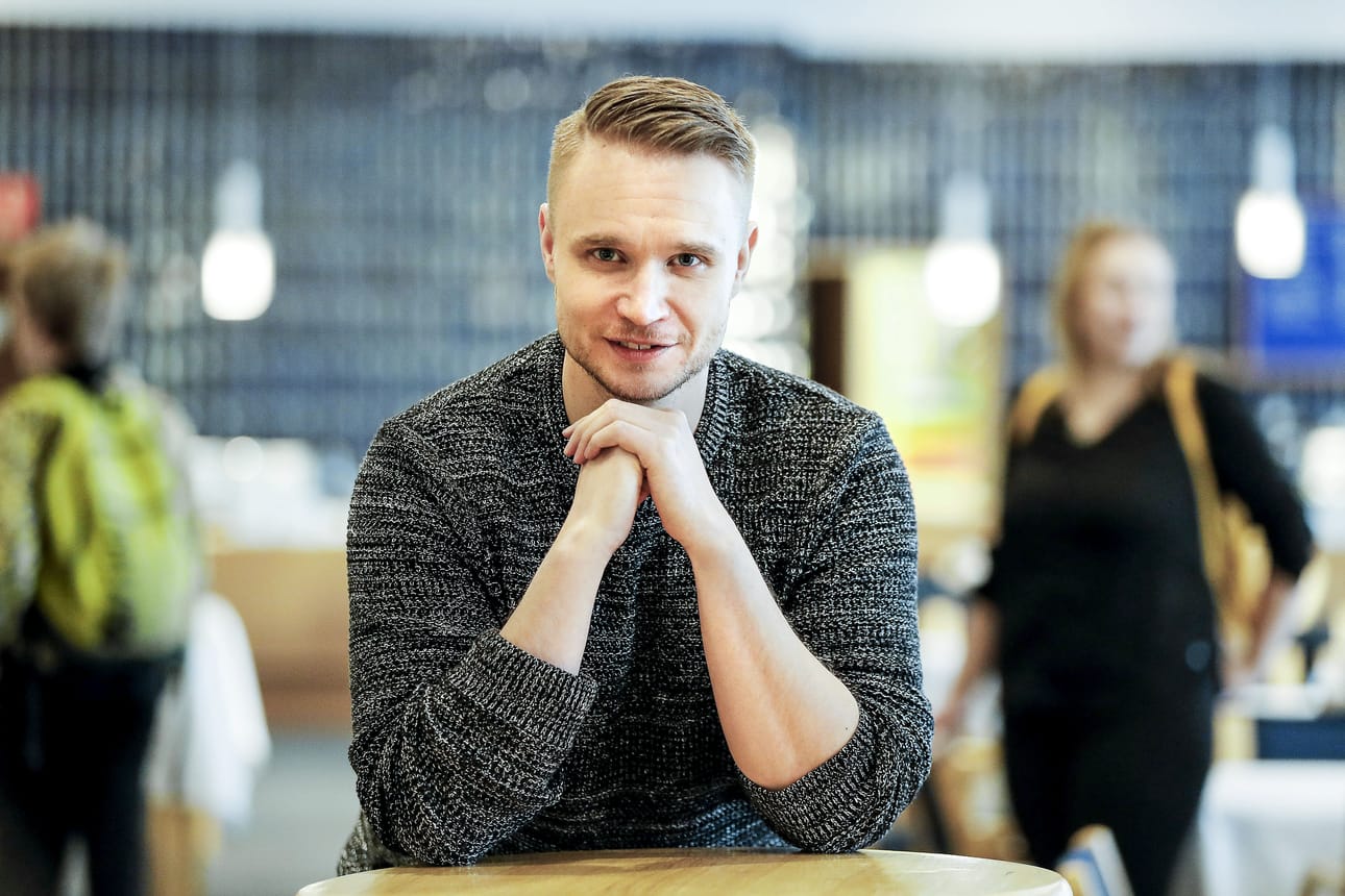 Yleisön kohtaaminen on Miika Muraselle tärkeää. "Näyttelijän työssä se on niin konkreettista. Esiripun avautuessa aina hoksaa, että ai niin, tämä on se syy, miksi näitä tehdään."