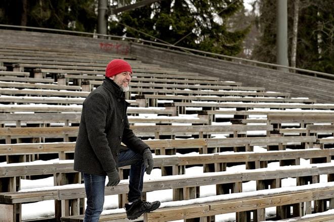 – Törnävänsaaren upea miljöö on merkittävä lisä kaupunginteatterin näyttämövalikoimaan, toimitusjohtaja Markko Heinonen sanoo Seinäjoen kesäteatterin maisemissa. Kuva: Heikki Hakanen