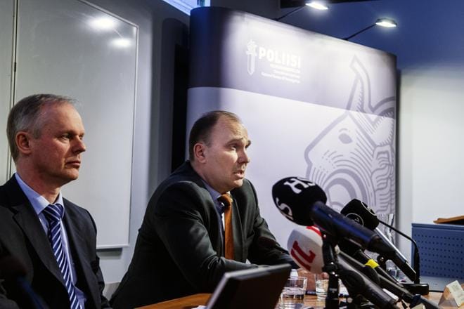 KRP:n apulaispäällikkö Tero Kurenmaa ja rikoskomisario Olli Töyräs selvensivät Turun viimekesäisen puukotuksen tapahtumia keskiviikkona tiedotustilaisuudessa. KUVA: Kimmo Penttinen