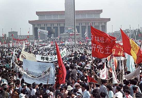 Tiananmenin mielenosoitus vuonna 1989 on Kiinalle edelleen arka aihe.