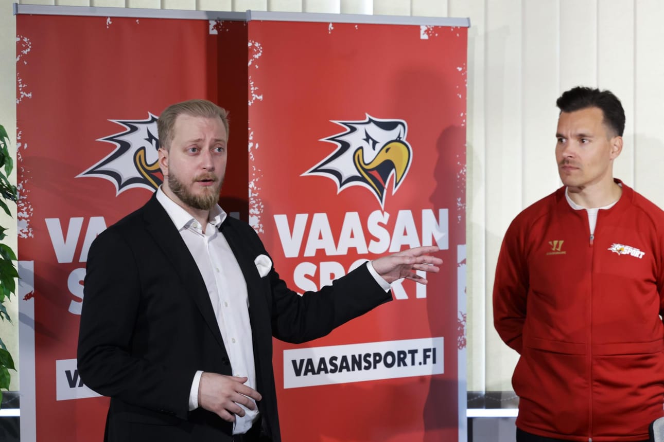Tuomas Saikkonen (vas.) tuli mukaan Sportin hallitukseen. Toimitusjohtaja Jonne Kemppainen on luottavainen tulevien kuvioiden suhteen. Arkistokuva.