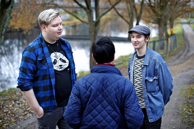Vihreiden varapuheenjohtaja, kansanedustaja Hanna Holopainen kävi luomassa uskoa Topias Lahdensuohon ja Sampsa Silanderiin. Etelä-Pohjanmaan vihreät nuoret -järjestö on näkemässä päivänvalon. KUVA: TOMI KOSONEN