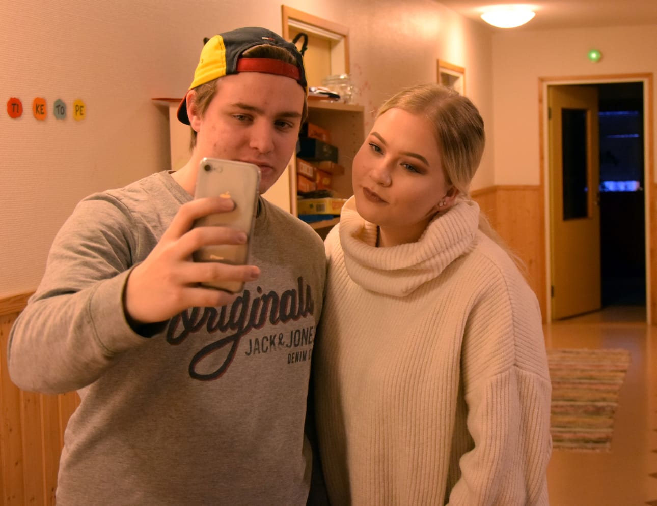 Tommilla ja Janinalla on loistava vinkki, mistä tietää kannattaako kuvaa pistää jakoon. - Jos et voi näyttää omalle äidille, niin ei sitten muillekaan.