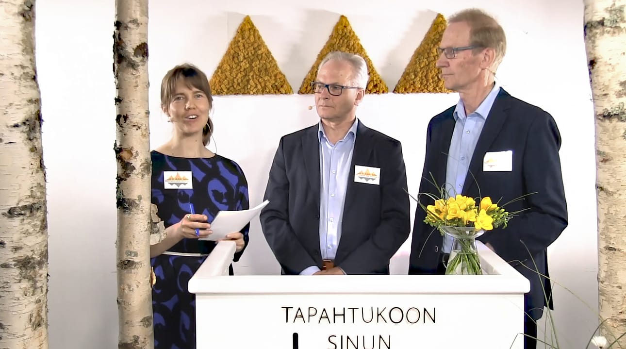 Vilja Paavola, Juha Kaarivaara ja Matti Taskila.
