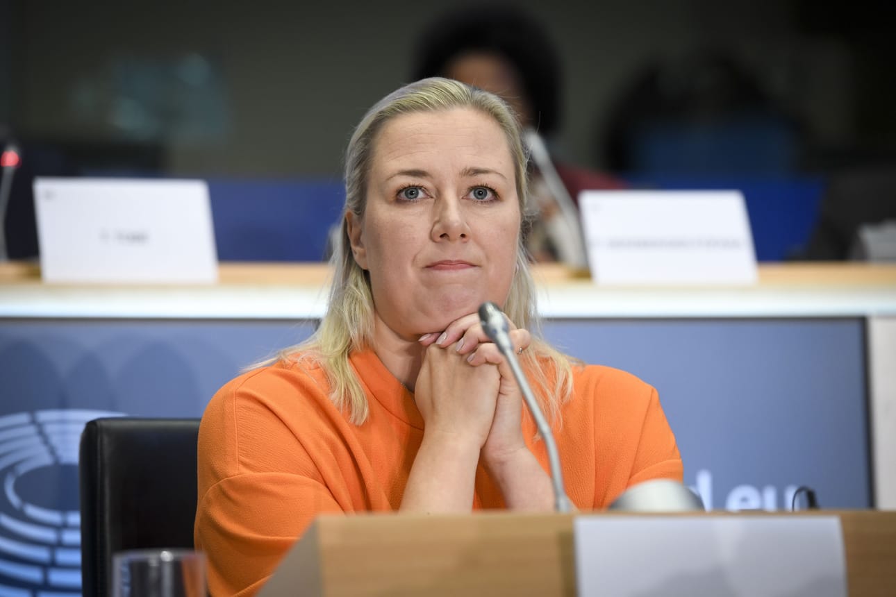 EU-komission valinta venyi Suomen puheenjohtajuuskauden lopulle. Jutta Urpilaisesta tuli EU-komission kansainvälisistä kumppanuuksista vastaava komissaari.