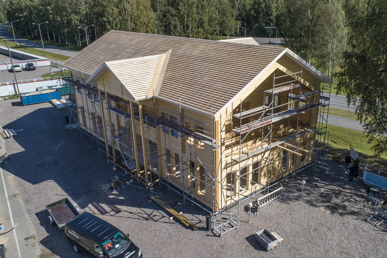 Korsun uuden hirsisen toimisto- ja koulutusrakennuksen kahdessa kerroksessa on yhteensä noin 500 neliötä.