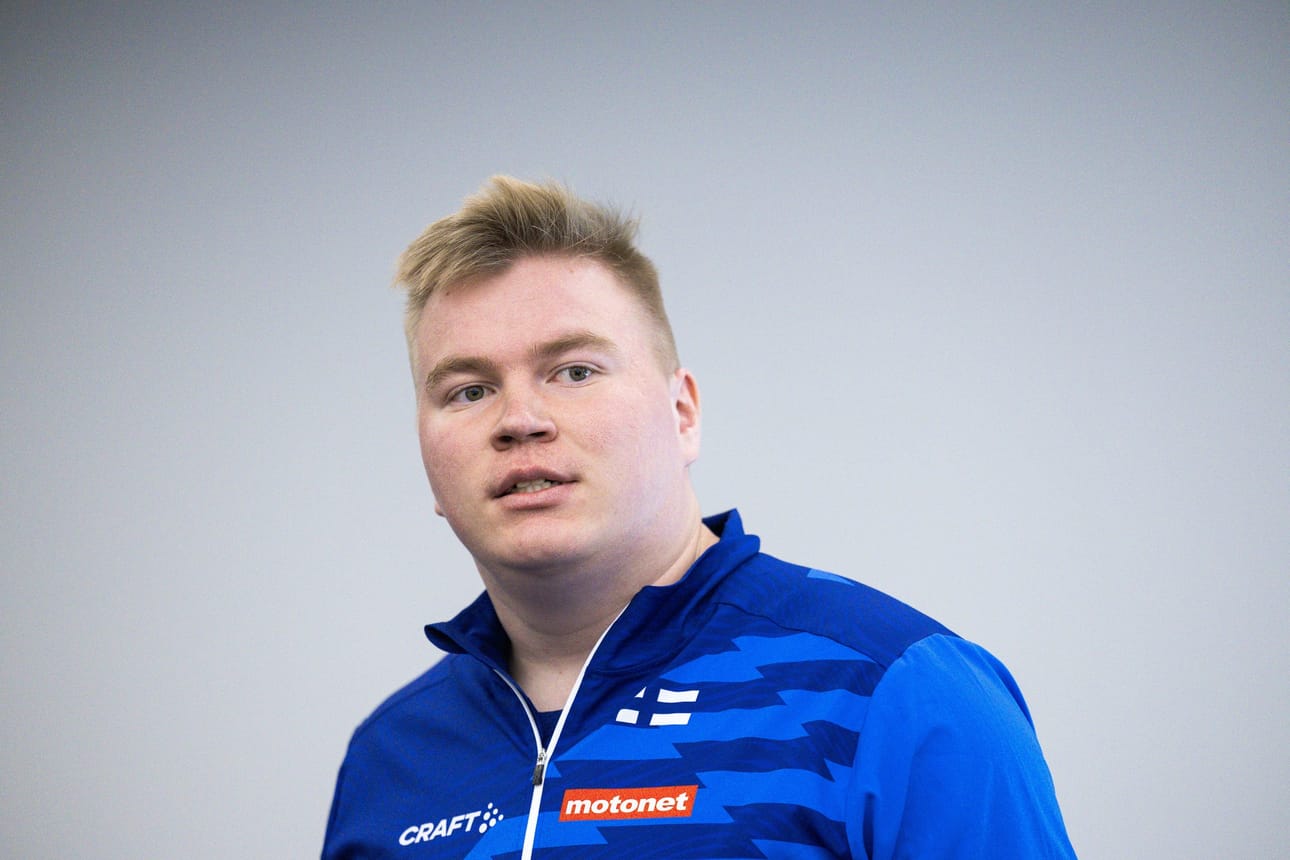 Aatu Kangasniemi eteni rutiinisuorituksilla loppukilpailuihin. LEHTIKUVA / Timo Marttila
