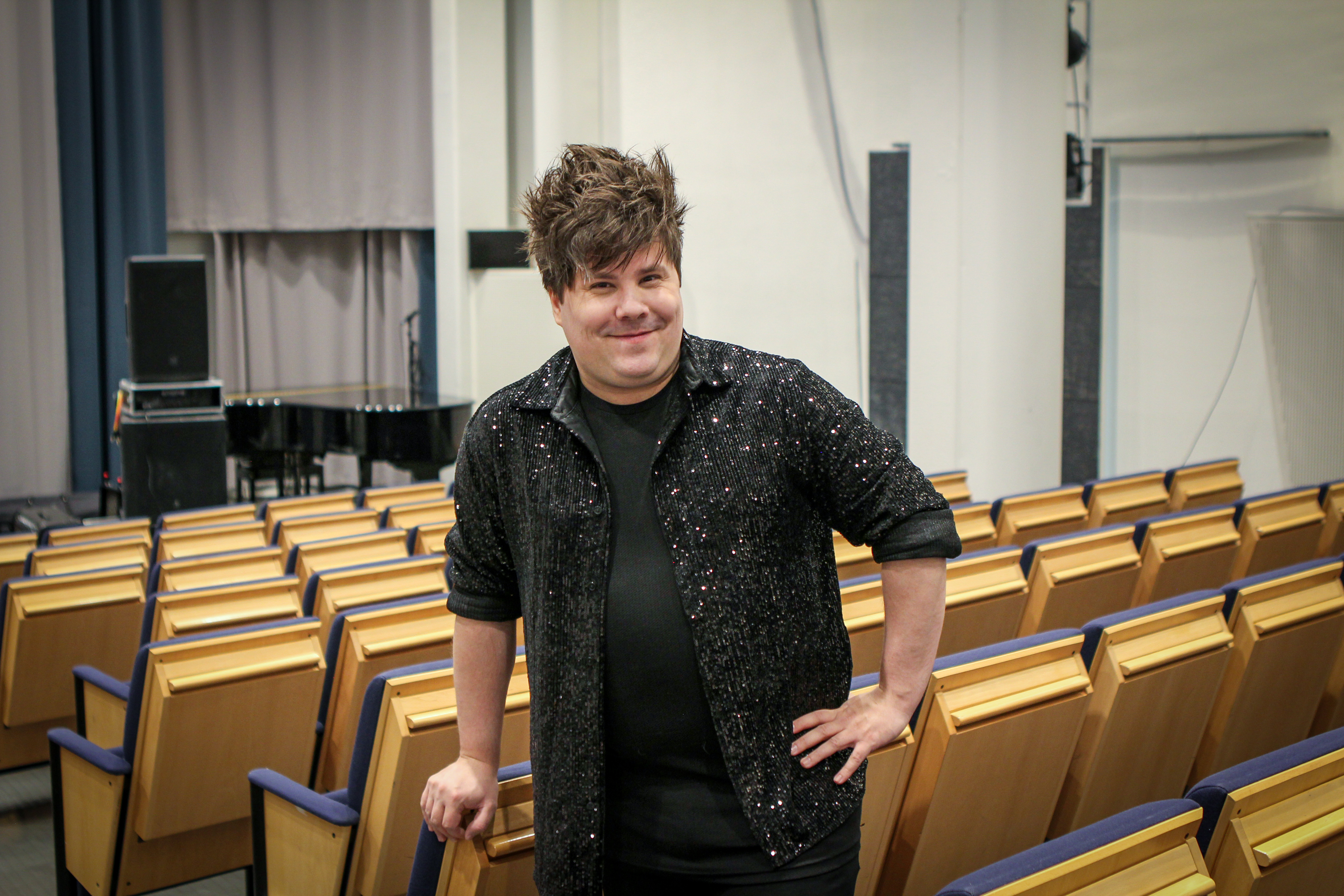 Kemiläislähtöinen musikaaliartisti Samuli Kakko on esiintynyt isoilla lavoilla – "Unelmat vievät eteenpäin"