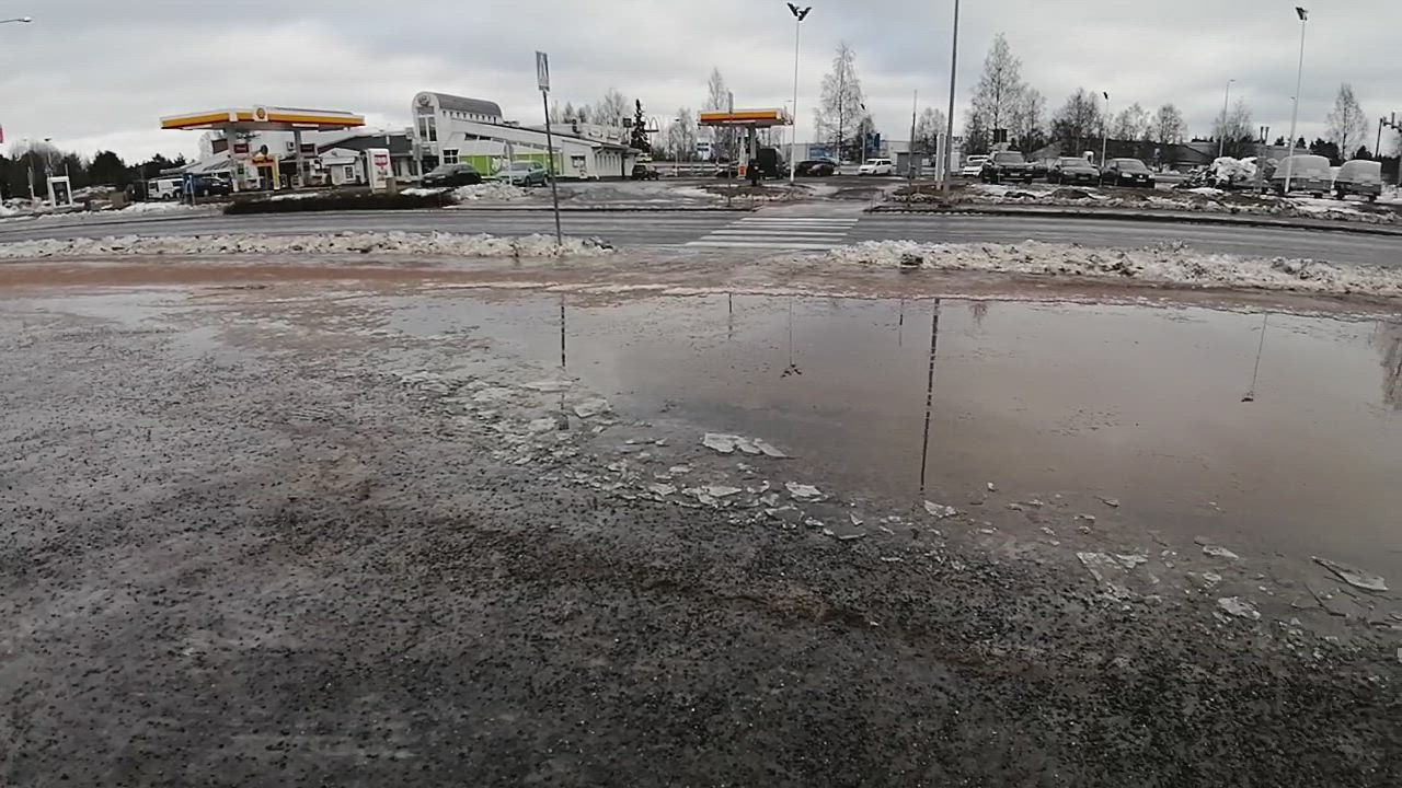 Sulamisvesiä pyörätiellä