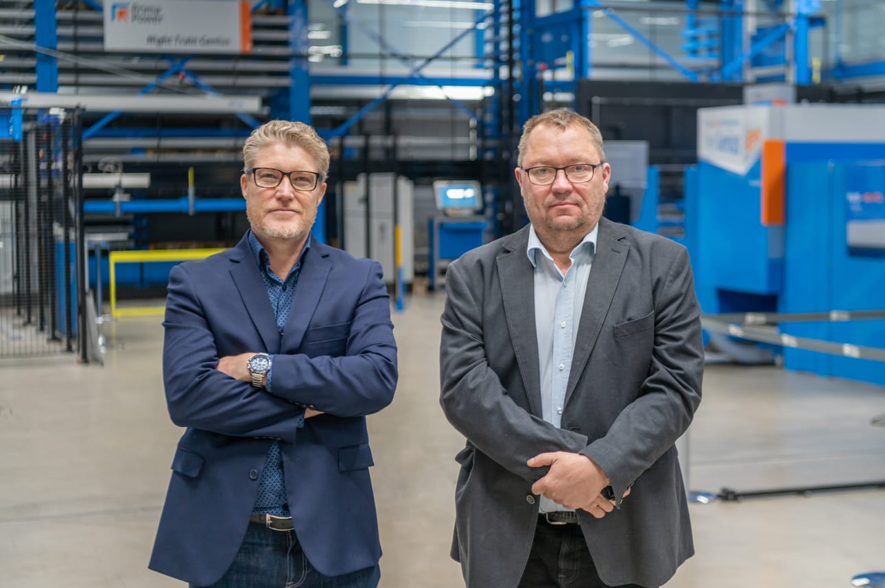 Kalle Kujanpää ja Jarmo Mursula iloitsevat Finn-Powerin hyvästä tuloksesta, vaikka Ukrainan sota ja materiaalipula tuovat haasteita toimintaan.