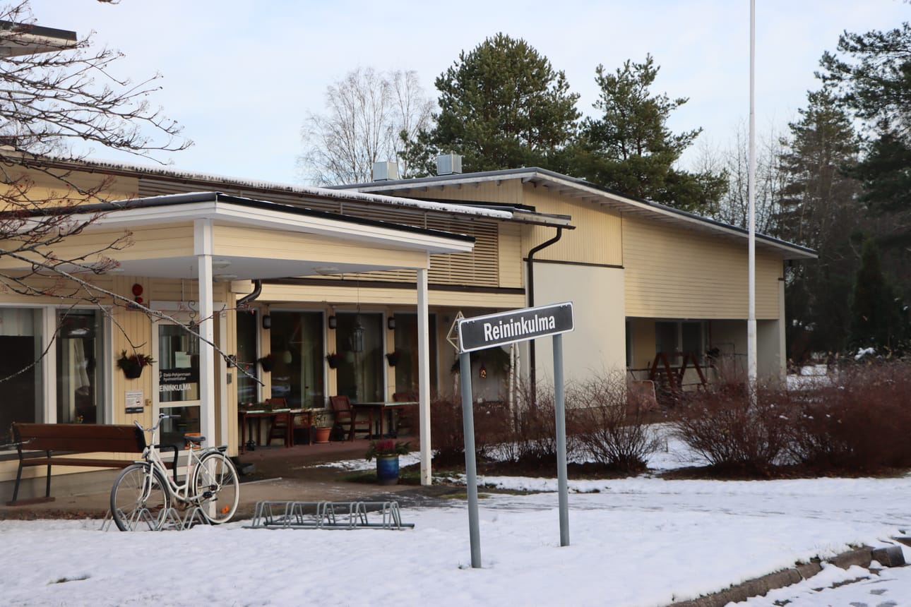 Yympärivuorokautisen palveluasumisen yksikkö Reininkulman lakkauttamisesta on kiertänyt Jurvassa huhu. Jouni Vallin ja Olavi Kandolin kertovat, että lakkautuksesta ei ole keskusteltu aluehallituksessa. Arkistokuva.