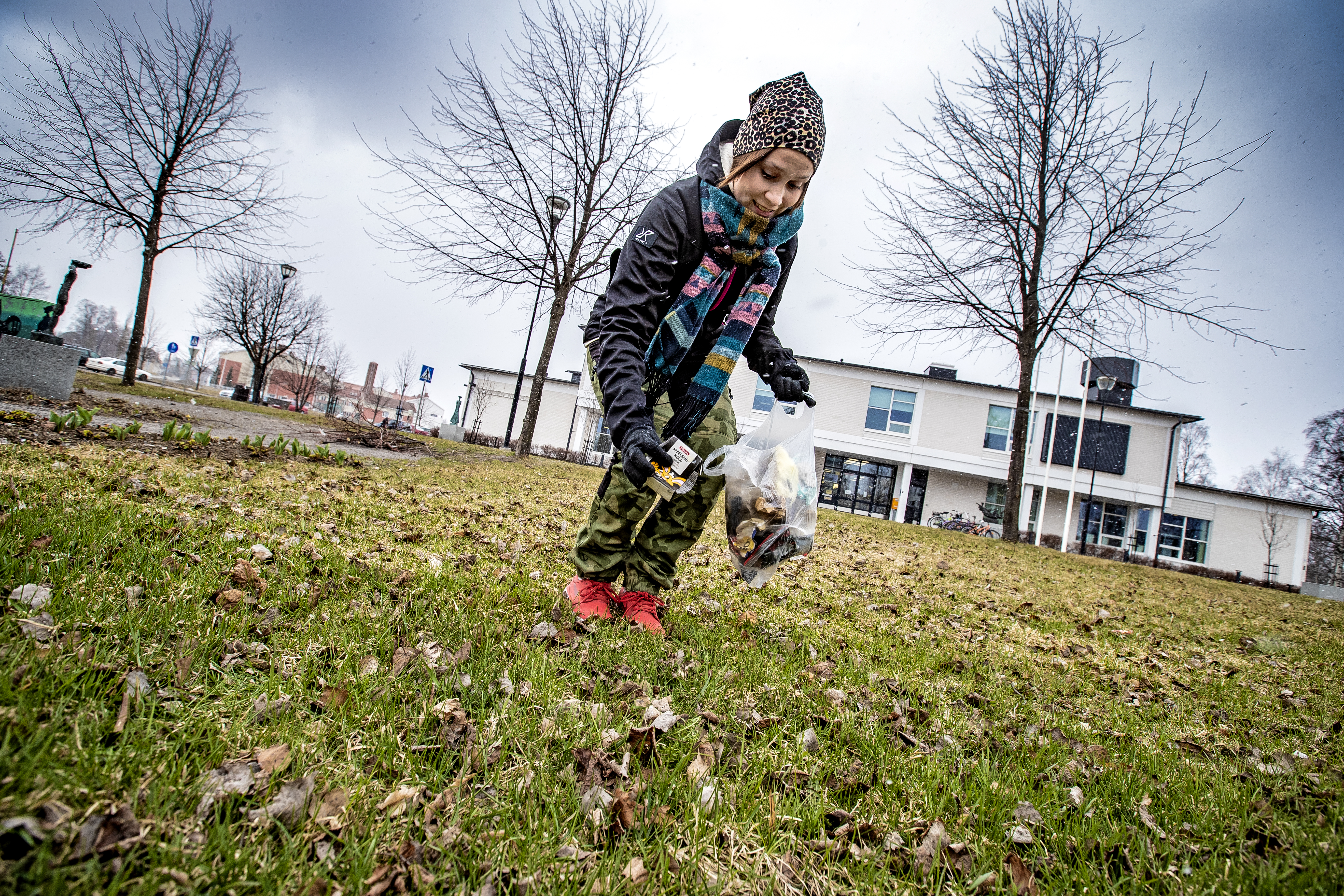 Ranta-alue on Ella Eilolalle tärkeä, sillä hän liikkuu siellä paljon. SIksi hän haluaa, että se on puhdas roskista.