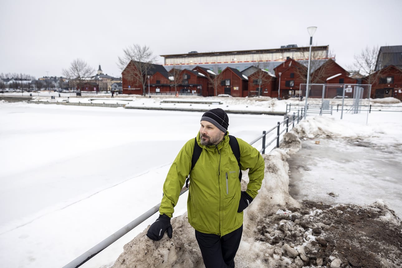 Oululainen kaupunginvaltuutettu Jari Laru uskoo, että kaupunkisoutuveneet innostaisivat ihmisiä liikkumaan ja toisivat alueen vesistöjä monelle kaupunkilaiselle saavutettavammiksi.