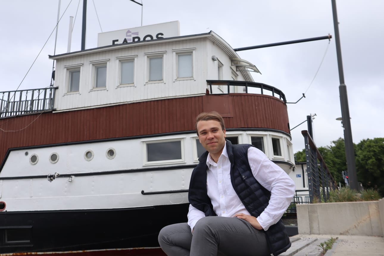 Herman Hagnäsin mukaan Guns Rosorilla on plakkarissa noin 250 eri kappaletta, joista settilista valitaan yleisön mukaan. Hänen lisäkseen bändiin kuuluvat Joel Åman, Robin Grankvist, Holger Lund ja Herman Nyqvist.