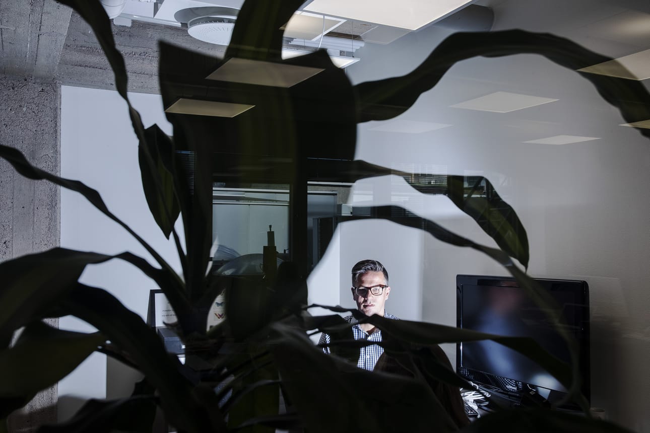 Vuonna 2012 perustetun helsinkiläisen Invesdorin joukkorahoitusalustan kautta on sijoittanut 16 500 käyttäjää 74:stä eri maasta. Kohdeyhtiöitä on Pohjoismaista ja Iso-Britanniasta. Toimitusjohtaja Lasse Mäkelän mukaan Invesdor ei sijoita itse alustallaan oleviin kasvuyrityksiin.
