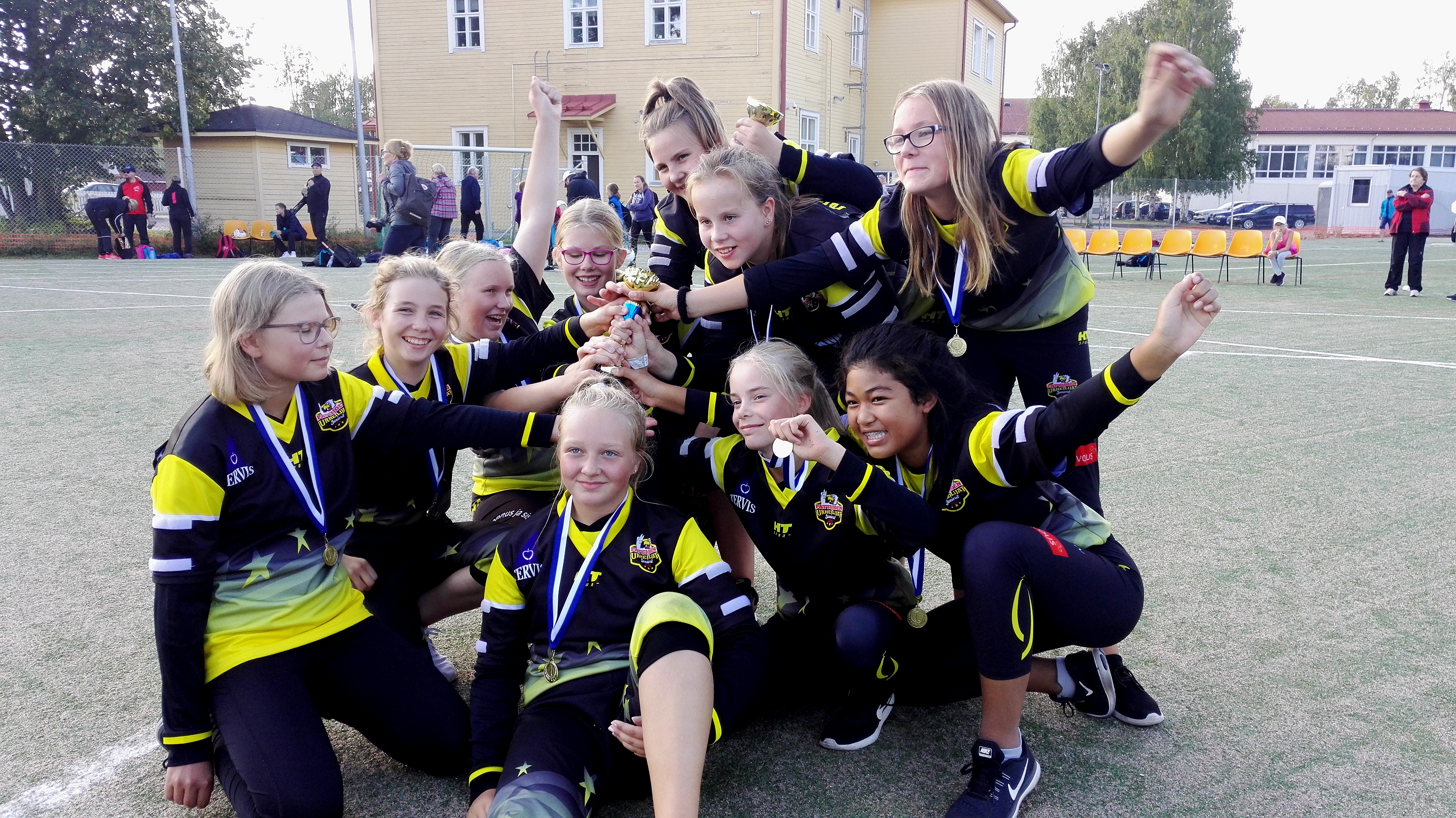 PattU Junioreiden E06-tytöt voittivat viikonloppuna kultaa aluemestaruussarjan lopputurnauksessa.