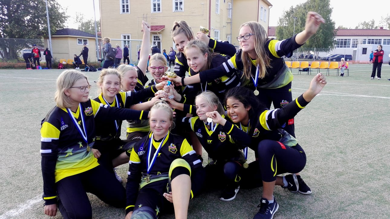 PattU Junioreiden E06-tytöt voittivat viikonloppuna kultaa aluemestaruussarjan lopputurnauksessa.