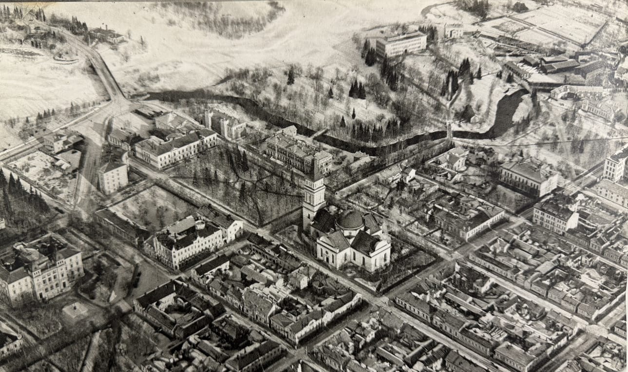 Oulu ilmakuvassa sodan aikana 1940-luvun alkupuolella.
