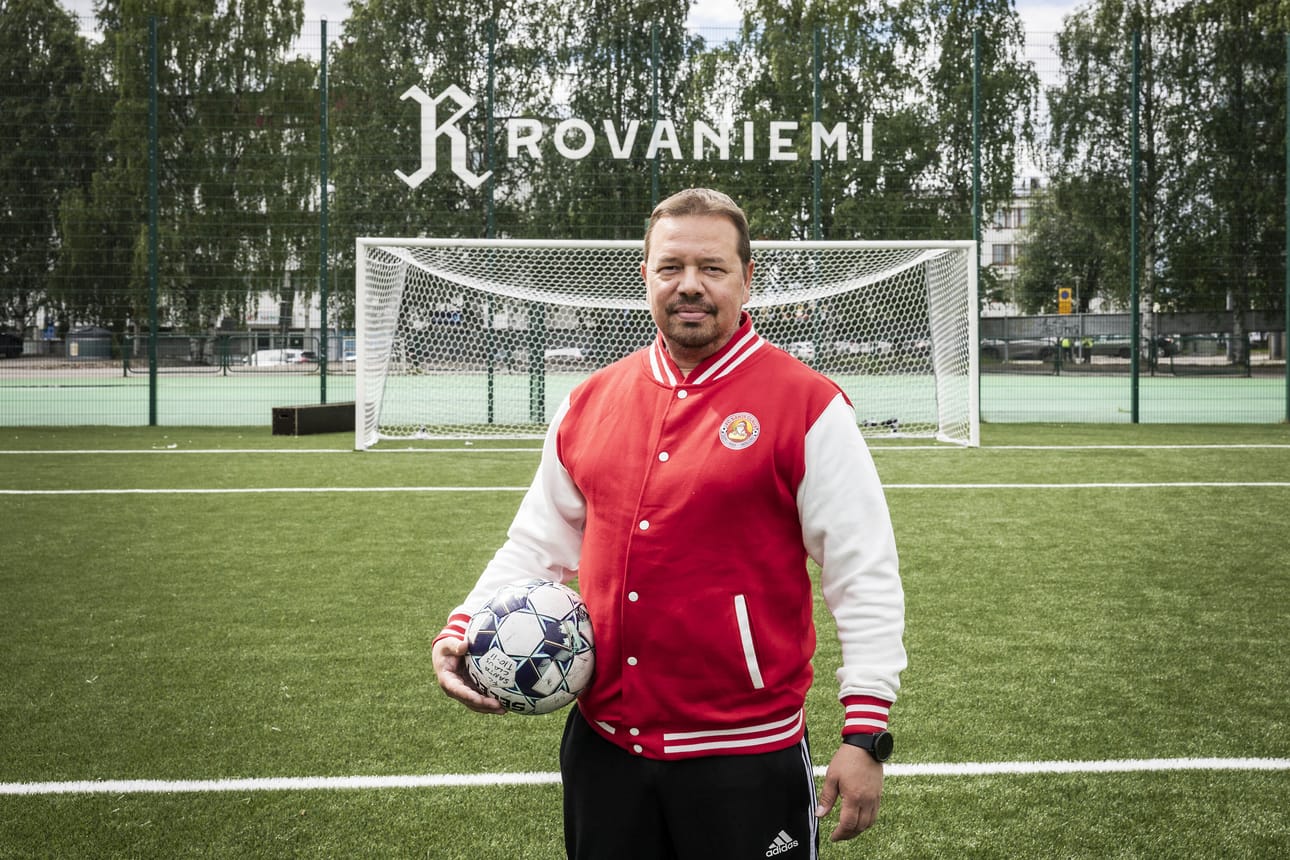 FC Santa Clausin valmennuspäällikkö Mika Salmela näkee, että Pohjois-Suomen seurojen on tehtävä tiivistä yhteistyötä tyttöjalkapallossa.