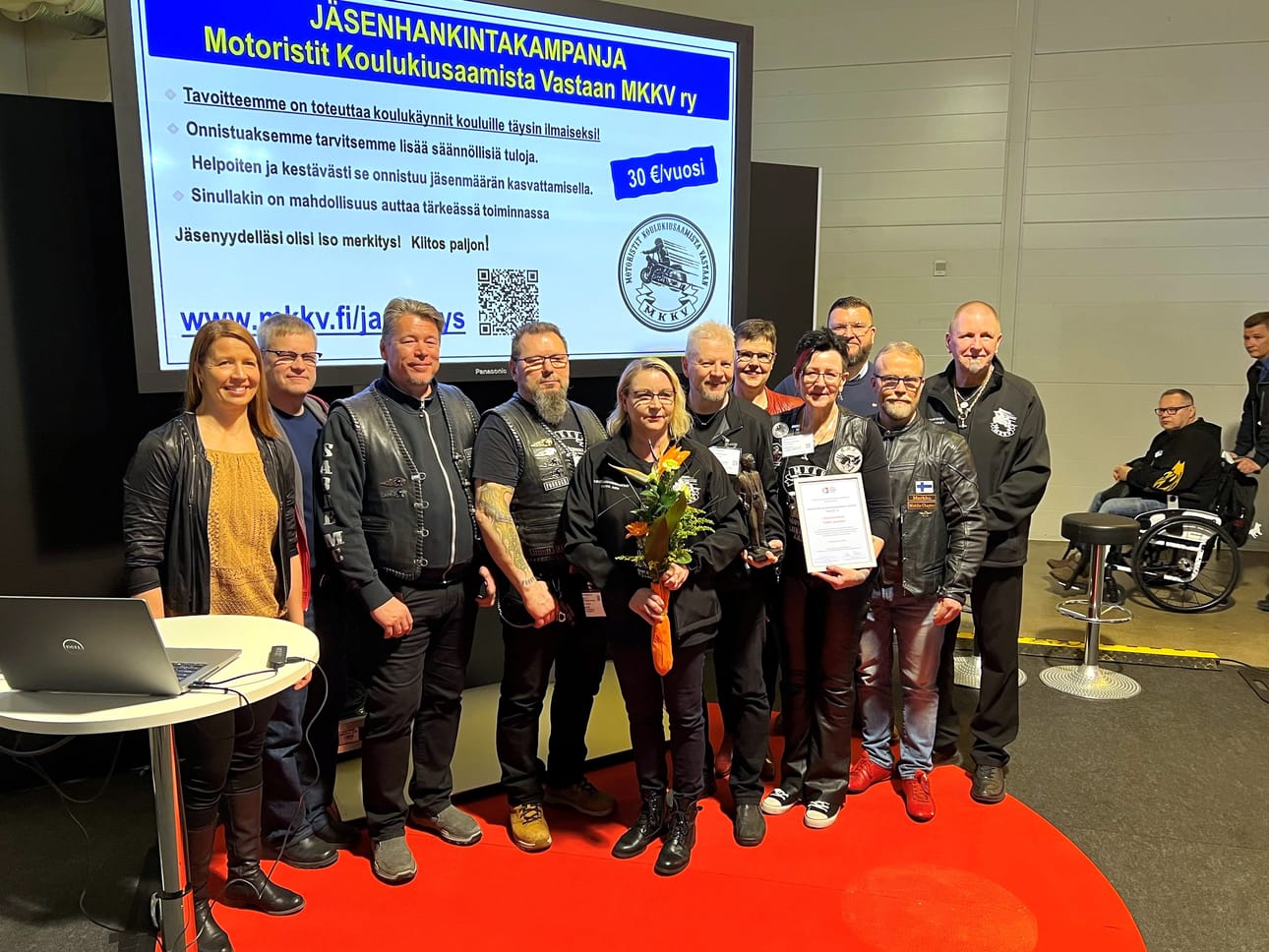 Tunnustuksen vastaanotti MKKV:n hallitus: Tomi Keto-Tokoi, Markku Mälkiä, Susanna Soppi, Marko Saarinen, Tuula Toikka, Markku Koponen ja Juha Lauronen. Palkinnon luovuttivat Katri Linnikko (Uutismedian liiton paikallislehtijaoston ja Suomen Paikallismedioiden puheenjohtaja), Juha Saastamoinen (paikallislehtijaoston jäsen), Ilona Hannikainen (Uutismedian liiton järjestöpäällikkö ja Sauli Pahkasalo (Paikallislehtien päätoimittajayhdistyksen puheenjohtaja).