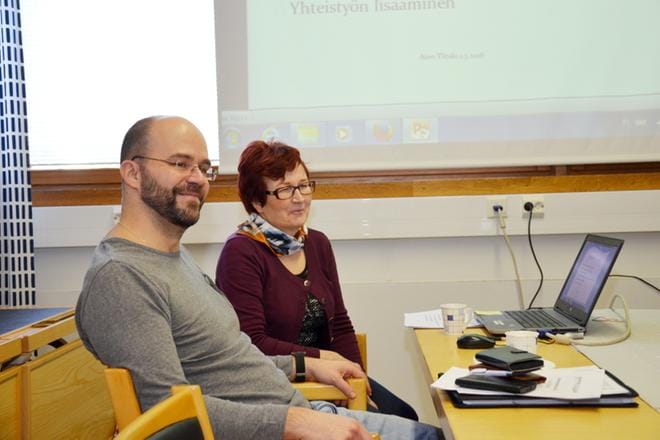Avohoidon palveluvastaava Aino Ylitalo ja terveyspalvelujohtaja Ioannis Stogiannidis kertovat, että terveyskeskuksen ajanvaraus helpottuu. Arkistokuva: Sari Heinilä
