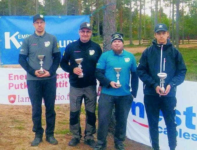Kuvassa vasemmalta Timo Räsänen, Ari Korpela, Ville Särkelä ja Anton Aho. Kuvasta puuttuu MPM sarjan voittaja Jukka Määttä.