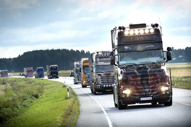 Mukana rekkaconvoyssa ovat Suomen ja Euroopan nimekkäät ja kovatasoiset autonrakentelijat. KUVA: KALLE LYDMAN