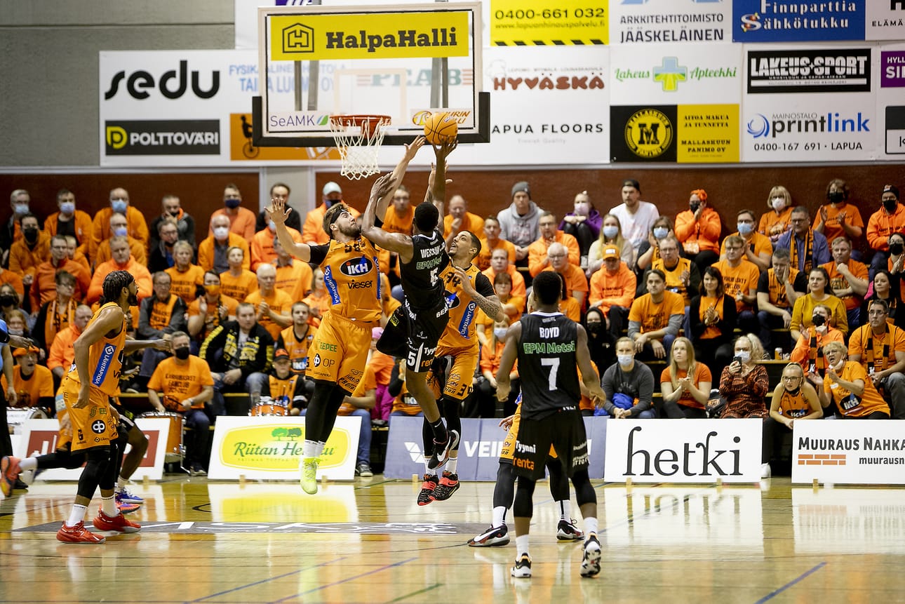 Karhu Basket ja Kobrat nähdään näillä näkymin liigakentillä jälleen keskiviikkona. Arkistokuva.