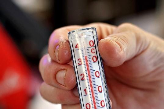 Helteet tuovat iloa, mutta sen kääntöpuoli ovat terveysongelmat ja jopa kuolemat. KUVA: TOMI KOSONEN