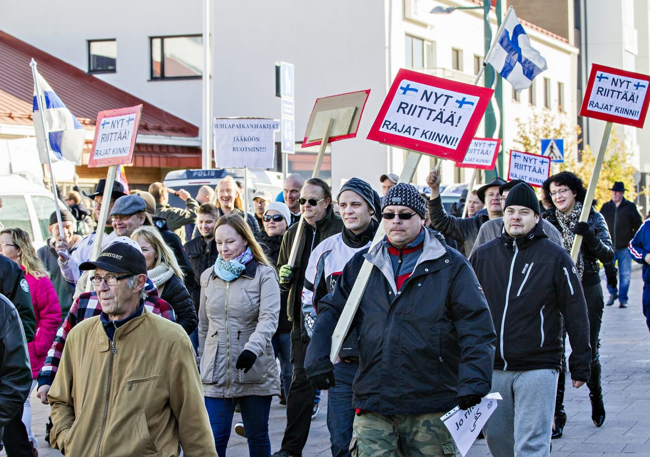 Lokakuun alussa Torniossa järjestettiin mielenilmaukset sekä rajojen sulkemisen puolesta että vastaan.