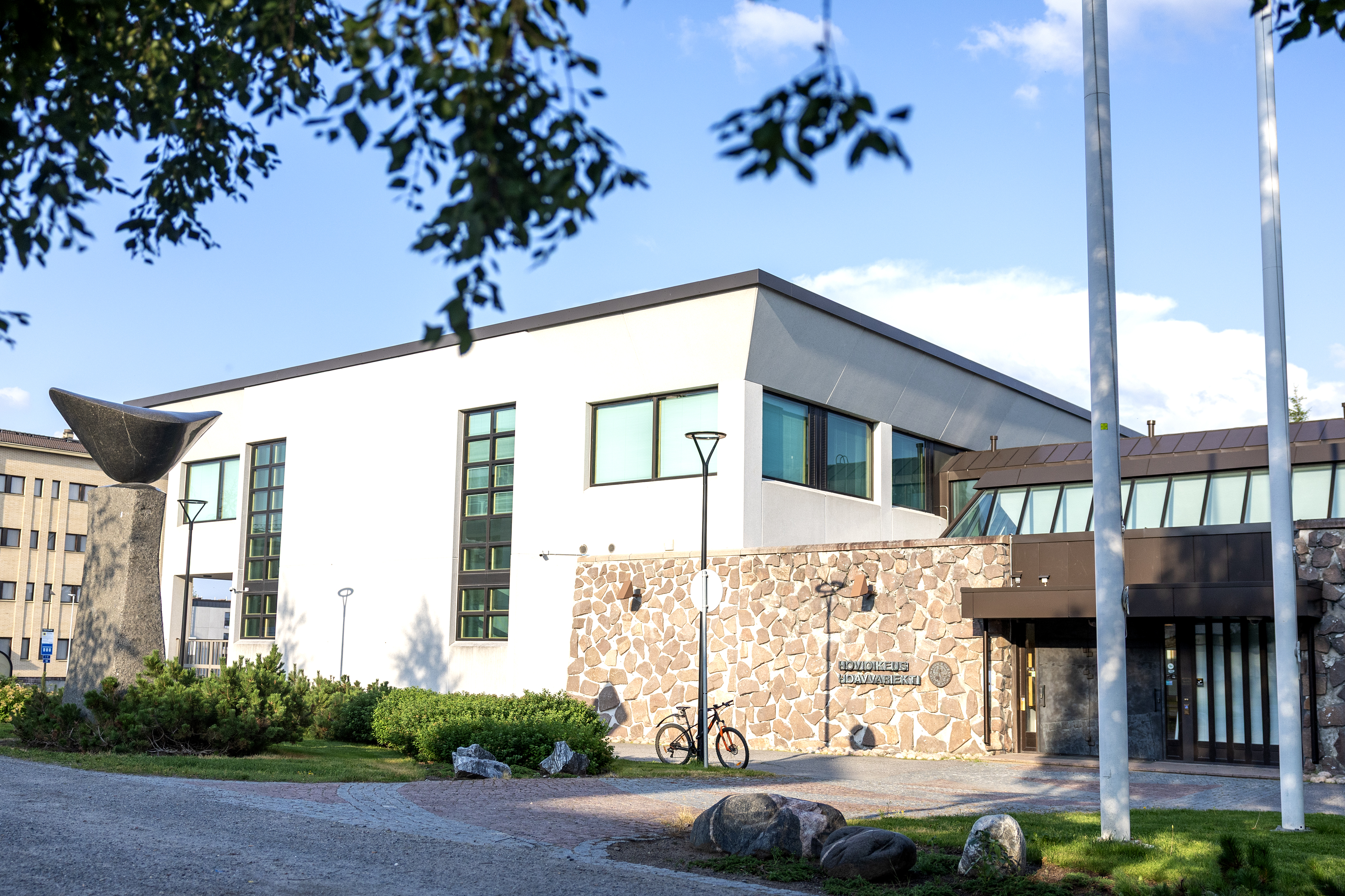 Törkeisiin lapsenraiskauksiin syyllistyneen vankeustuomio lyheni hovioikeudessa – rikokset tapahtuivat Oulussa