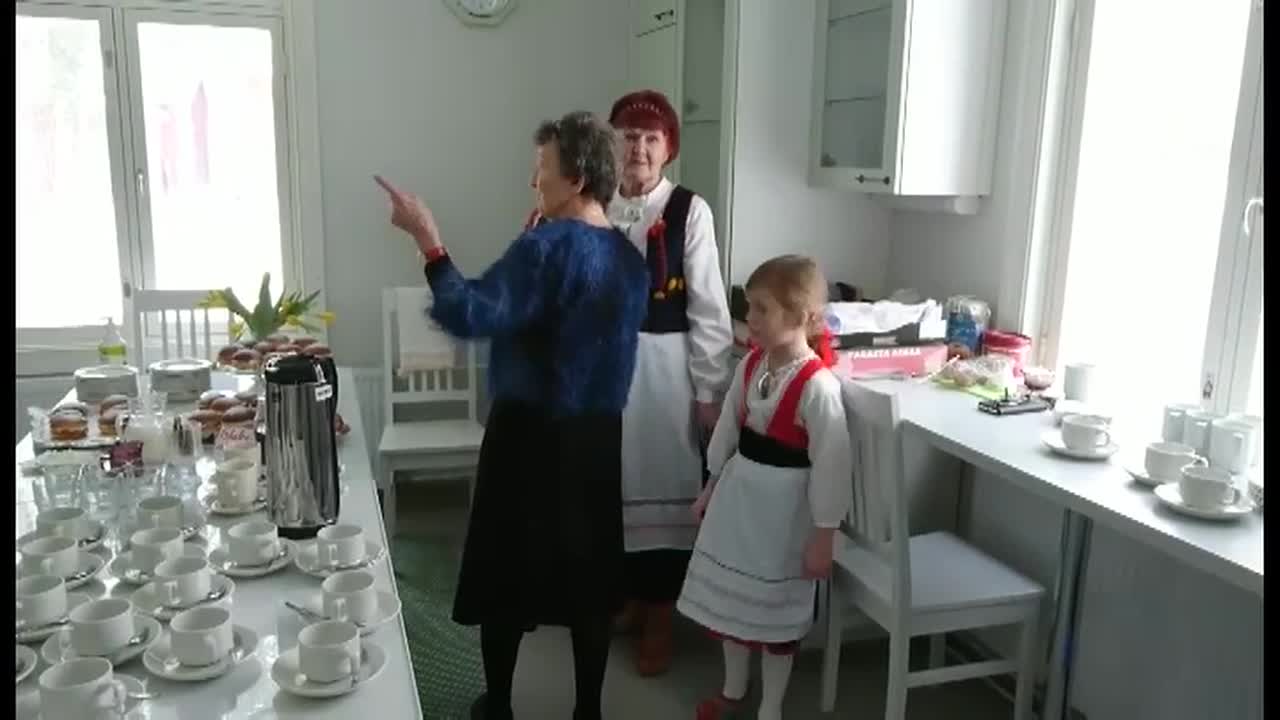 Kansallispuvut tuotiin Penttilään