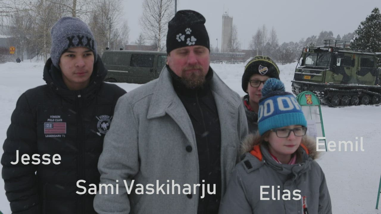 Alokkaiden valatilaisuus järjestettiin Ouluhallissa – Vaskiharjun perhe seurasi vanhimman pojan valatilaisuutta