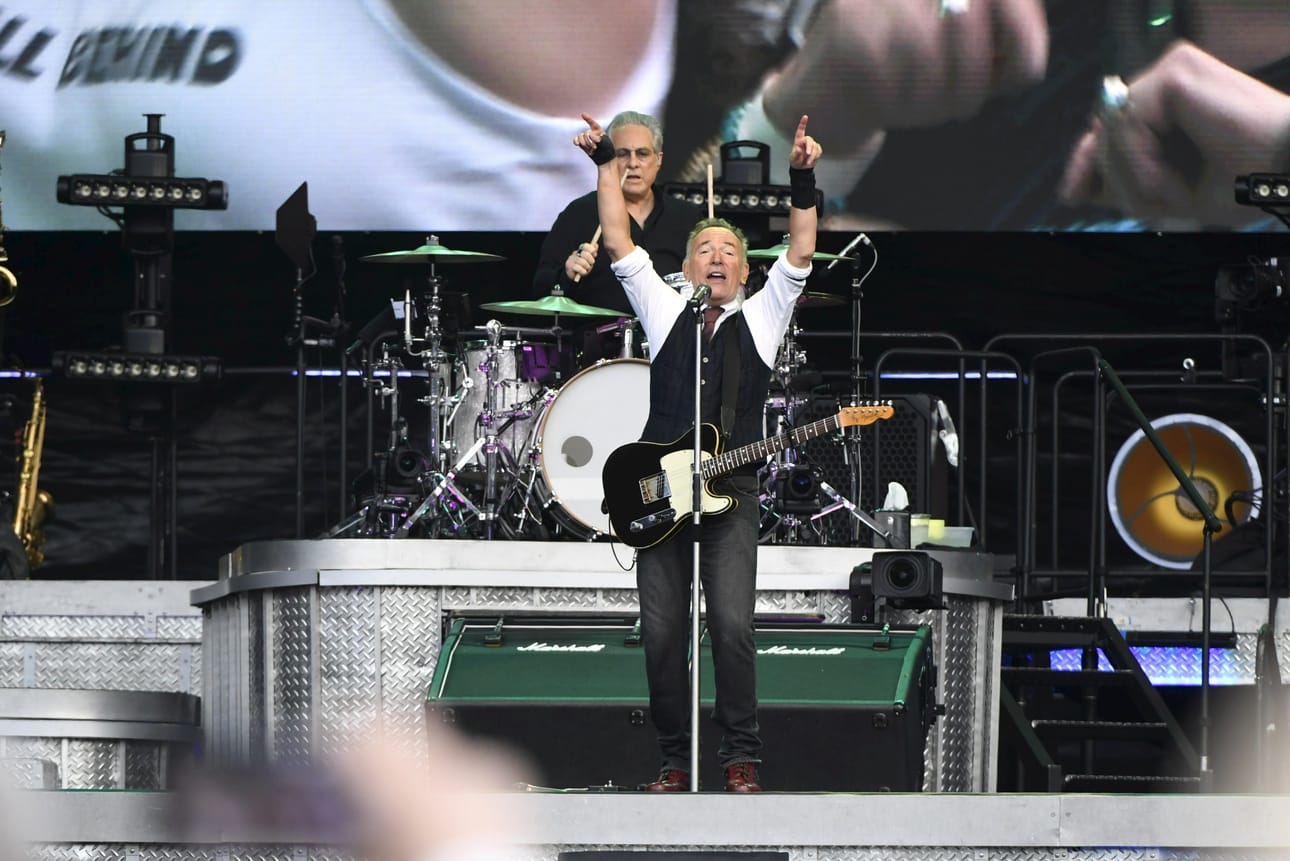 Bruce Springsteen esiintyi yhtyeensä E Street Bandin kanssa Helsingin Olympiastadionilla viime viikon perjantaina. LEHTIKUVA / Kimmo Penttinen