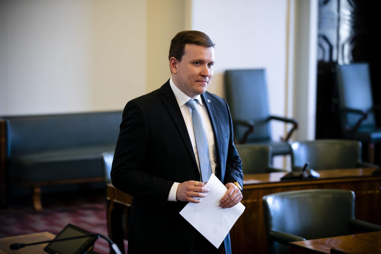 Perussuomalaisten eduskuntaryhmän puheenjohtaja Ville Tavio olisi toivonut, että kaikki eduskuntapuolueet olisi otettu mukaan keskusteluun Uudenmaan eristyksen purkamisesta.